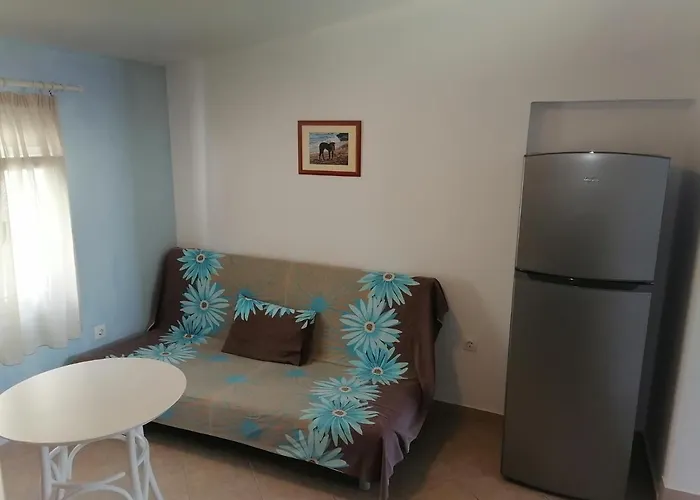 Porto Almira Beachfront House 펜션 니키티
